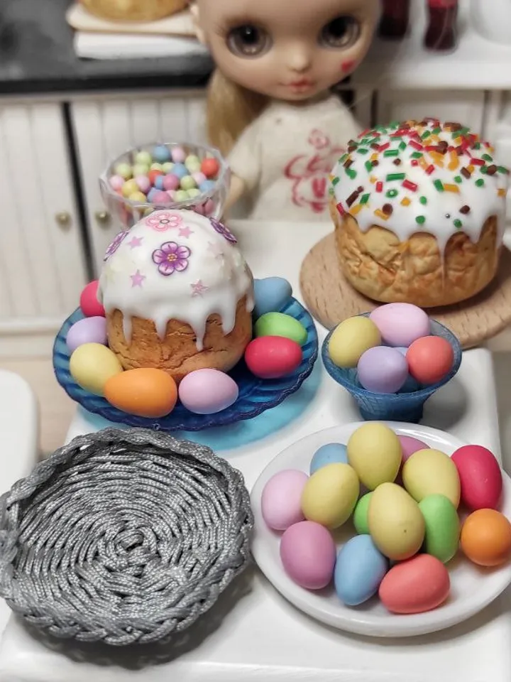 Easter, Easter decor, Easter decor for dolls, dollhouse decor, miniatures, Easter eggs, mini food, realistic miniature