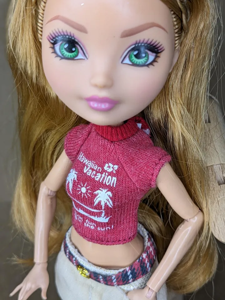 Red T-shirt or skirt for 10.5-inch female dolls (MH, EAH)