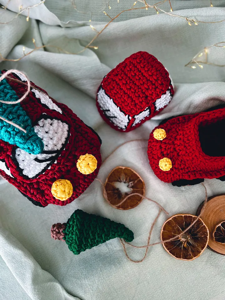 Crochet pattern basket car with Christmas tree, New year red car, crochet storage, PDF digital instant download, video tutorial