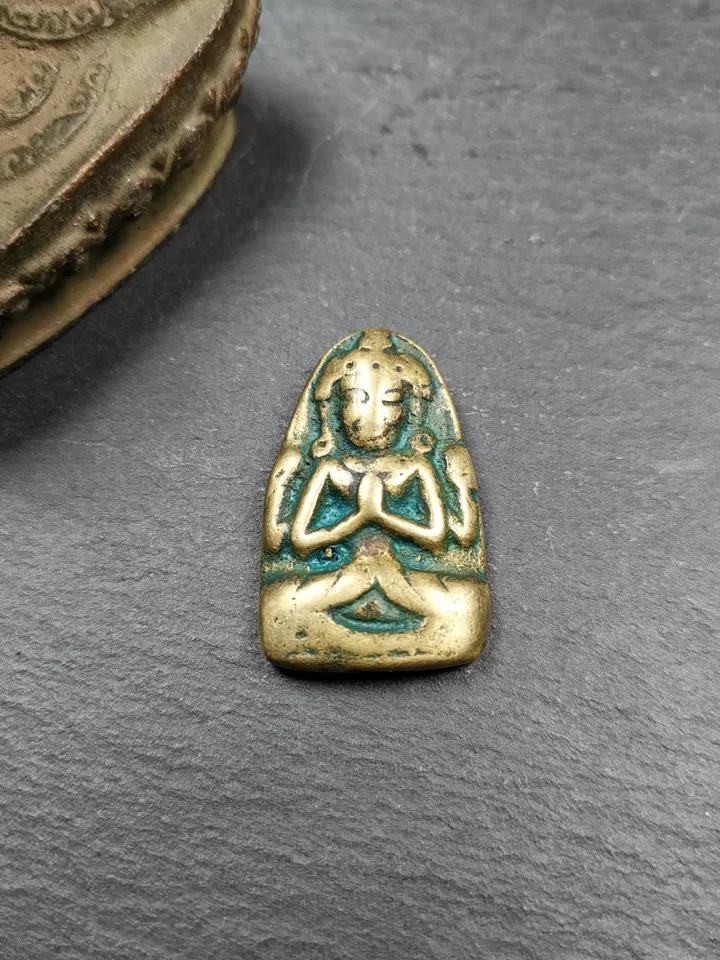 Gandhanra Antique Tibetan Buddhist Amulet, Chenrezig Pendant Badge,32 × 20mm