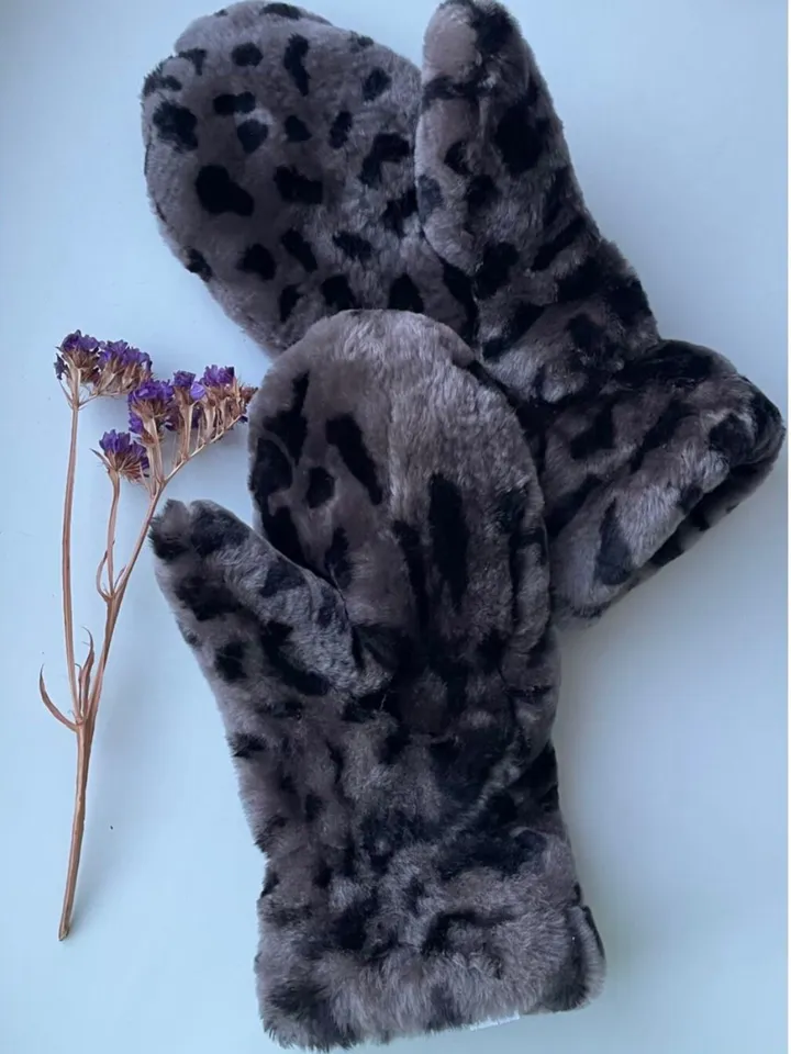 Genuine shearling mittens leopard print / real fur mittens /women gloves animal print / winter gloves / cold weather accessories