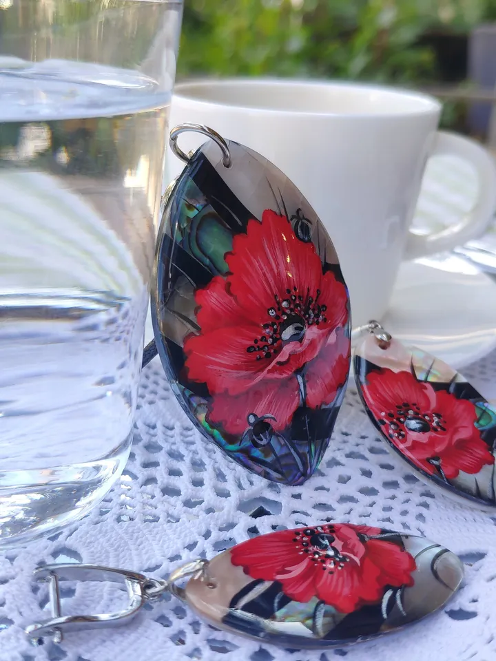 Handmade jewelry sets: Gorgeous Red Poppies on Stylish pearl pendant & earrings • Statement floral pendant with handmade jewelry earrings