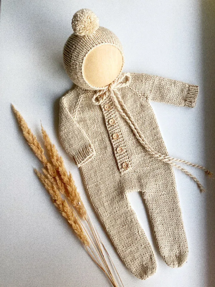 cashemere set sleep with bonnet. Newborn photo props