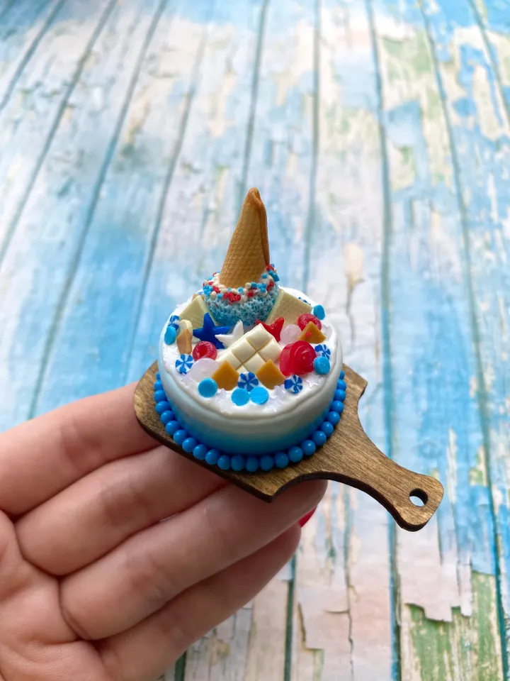 Miniature 4th July Cake with Polymer Clay for Dollhouse Souvenir