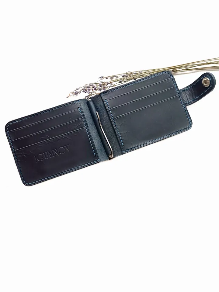 Pattern of a leather wallet with a money clip in PDF format with a step of 4 mm.