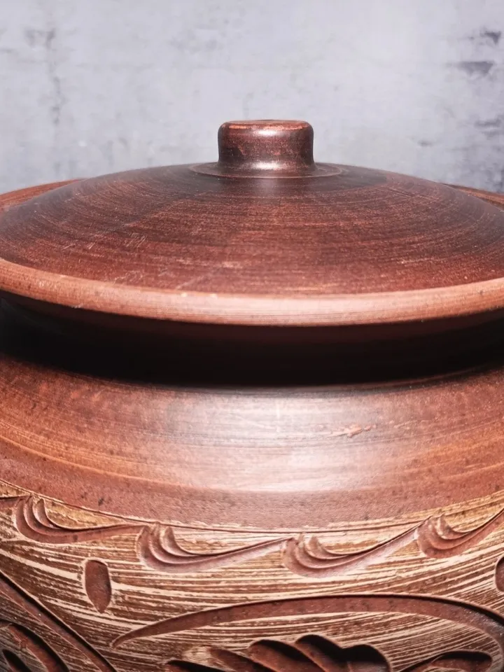 Ceramic casserole 169.07 fl.oz  Handmade with handles and lid, carved pattern