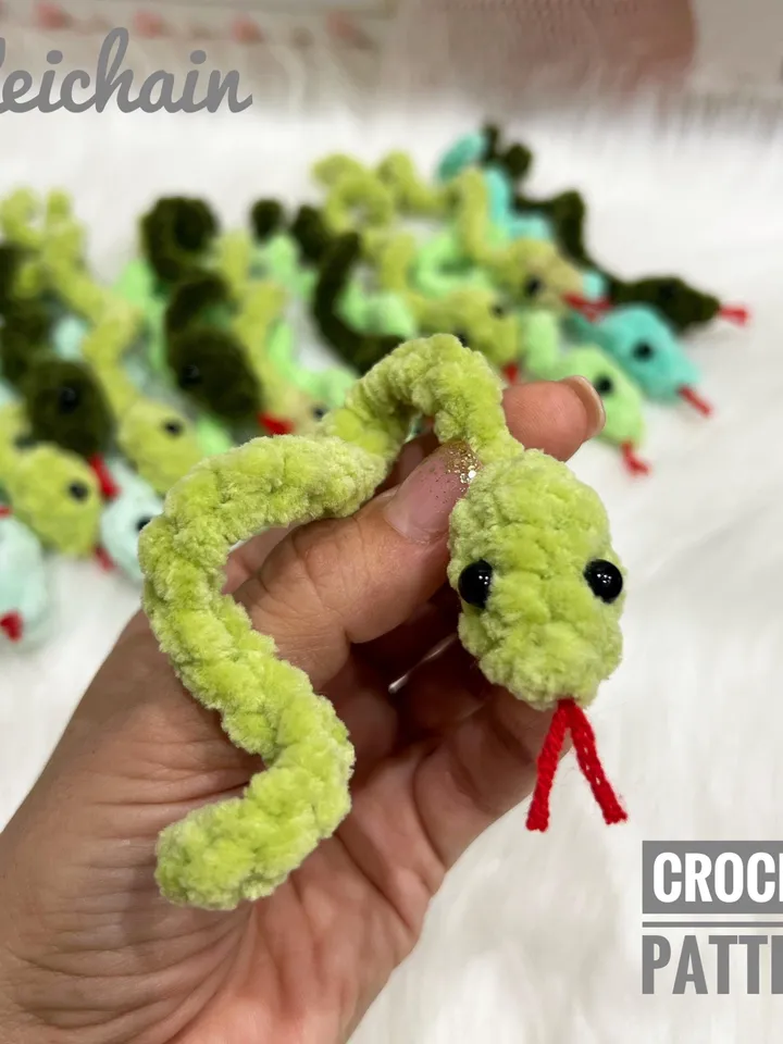 CROCHET PATTERN Snake toy New Year's snake toy Christmas snake toy Keychain snake Amigurumi tutorial PDF file