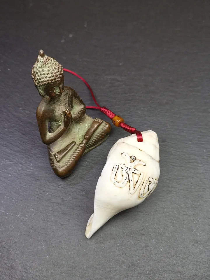 Gandhanra Tibetan Buddhism Amulet,Hand Carved White Conch Shankha with OM Letters,Tibetan Ritual Implement