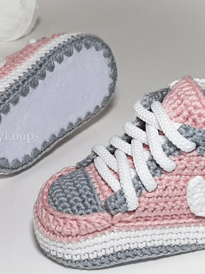 Baby girl booty, pink sneakers, crochet newborn shoes baby girl clothes, postpartum gift, newborn photo shoot, baby gift