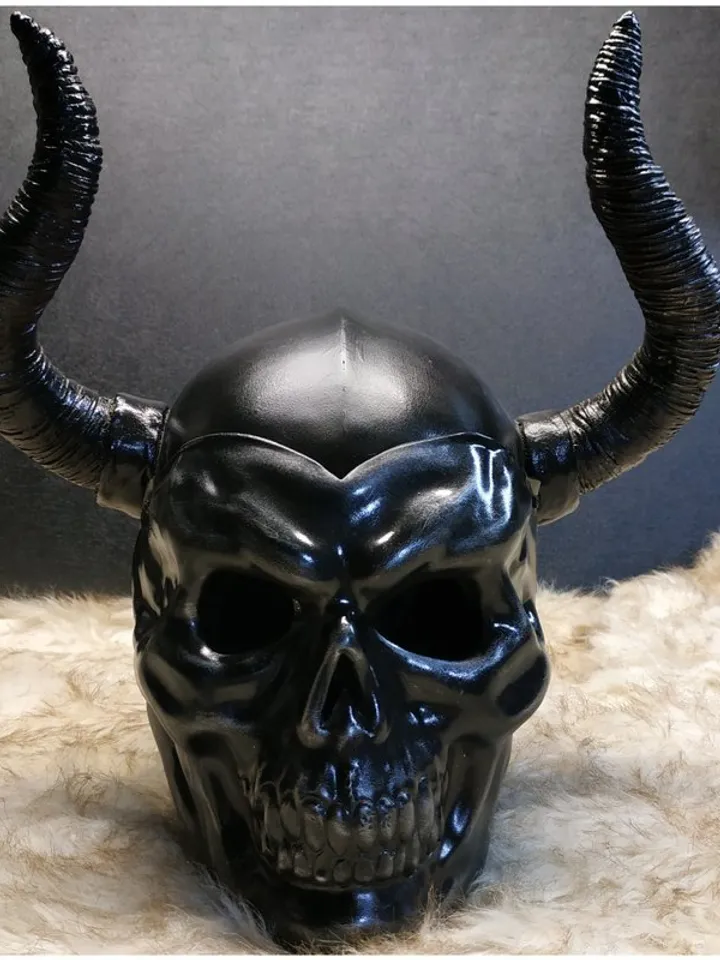 Warhammer helmet - horned helmet - warhammer cosplay - LARP - LARPJ - cosplay co
