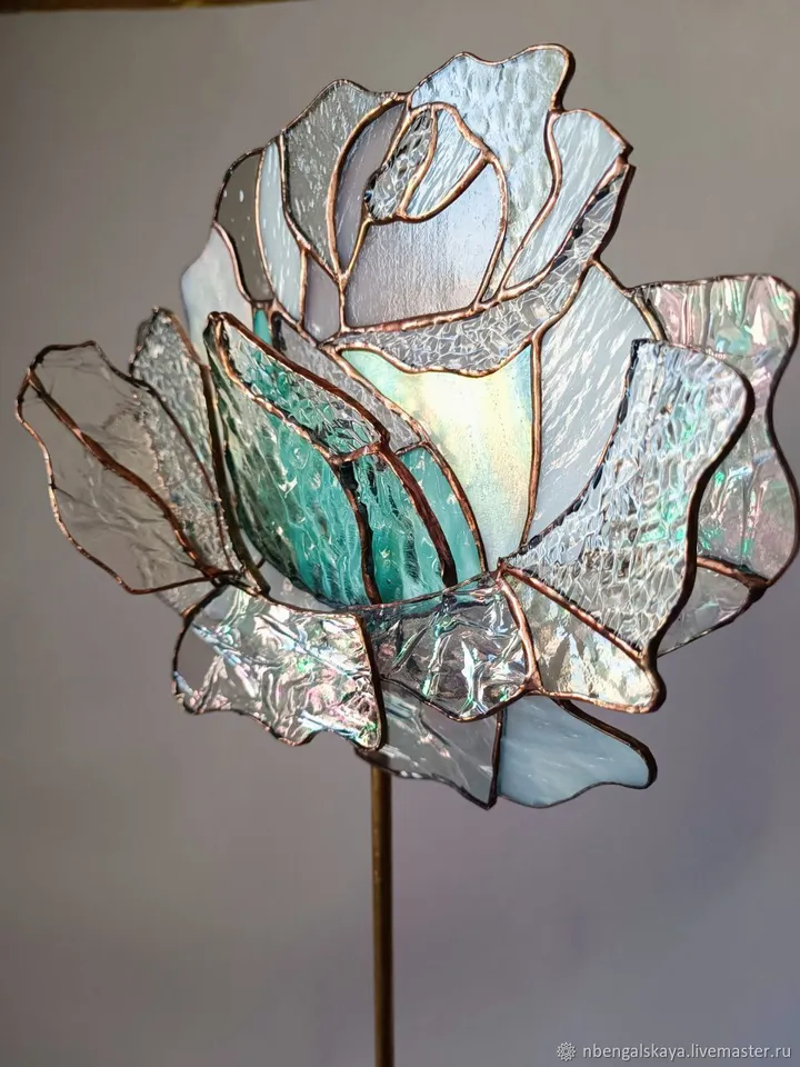Volumetric Stained Glass Rose, Volumetric Stained Glass Rose, Sculptural Glass Rose, Tiffany-Style Rose Sculpture, Artistic Rose in Stained Glass, Decorative Glass Flower on Stand, Crystal-Like Stained Glass Rose
