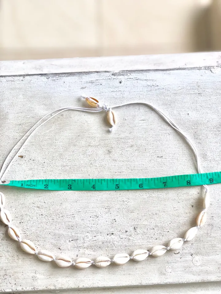 Shell choker necklace, cowrie chocker, white shell adjustable necklace choker, shell jewerly, boho jewelry, coachella style jewelry necklace