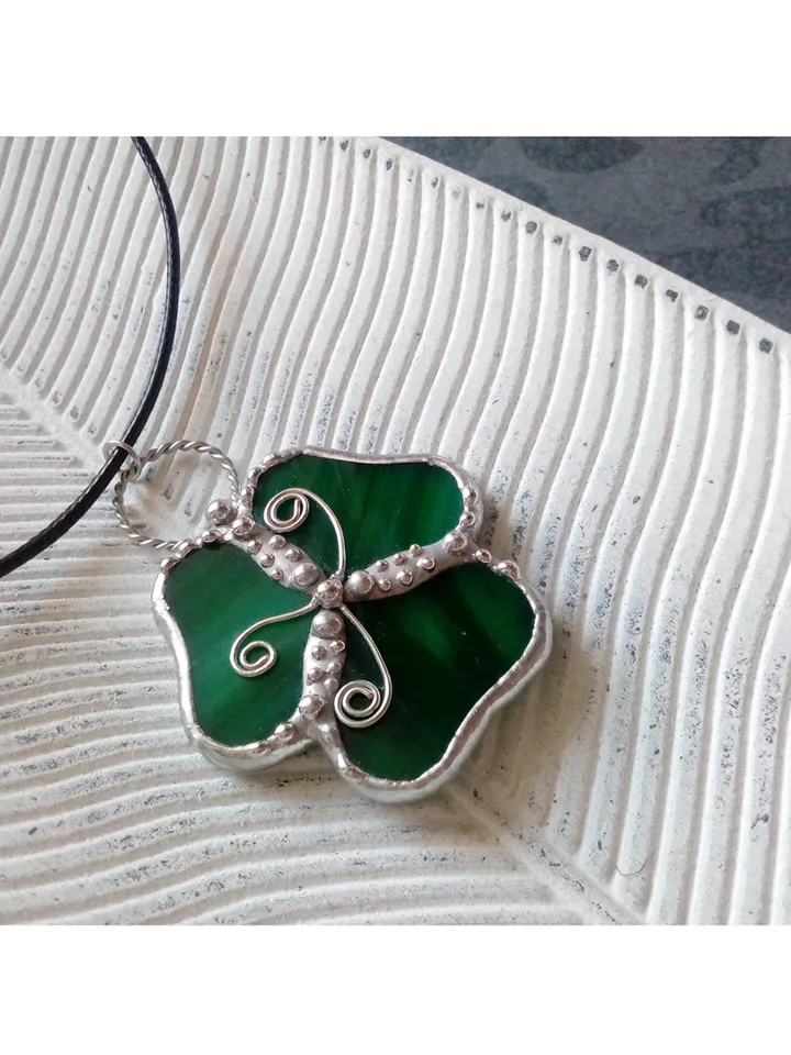 Lucky shamrock, Green trefoil, st patricksday, Shamrock pendant, Irish necklace, Clover leaf necklace, St Patrick