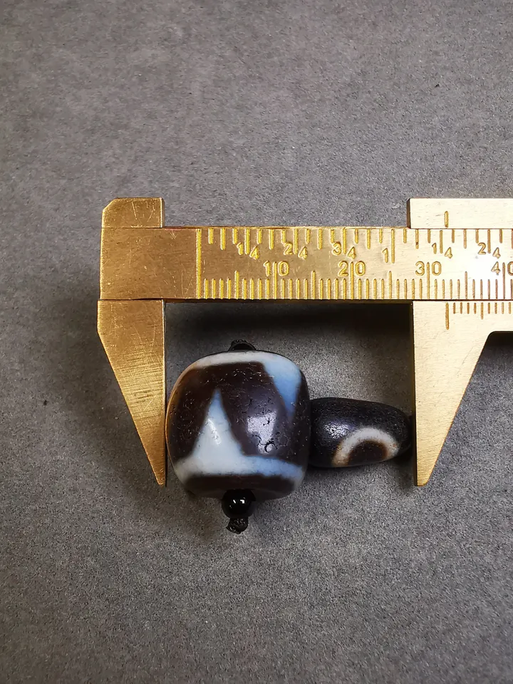 Gandhanra Old Tiger Tooth Dzi Guru Bead,T-drilled 3-Hole Mala Bead, Prayer Bead,Connector Bead for Buddhist Bead