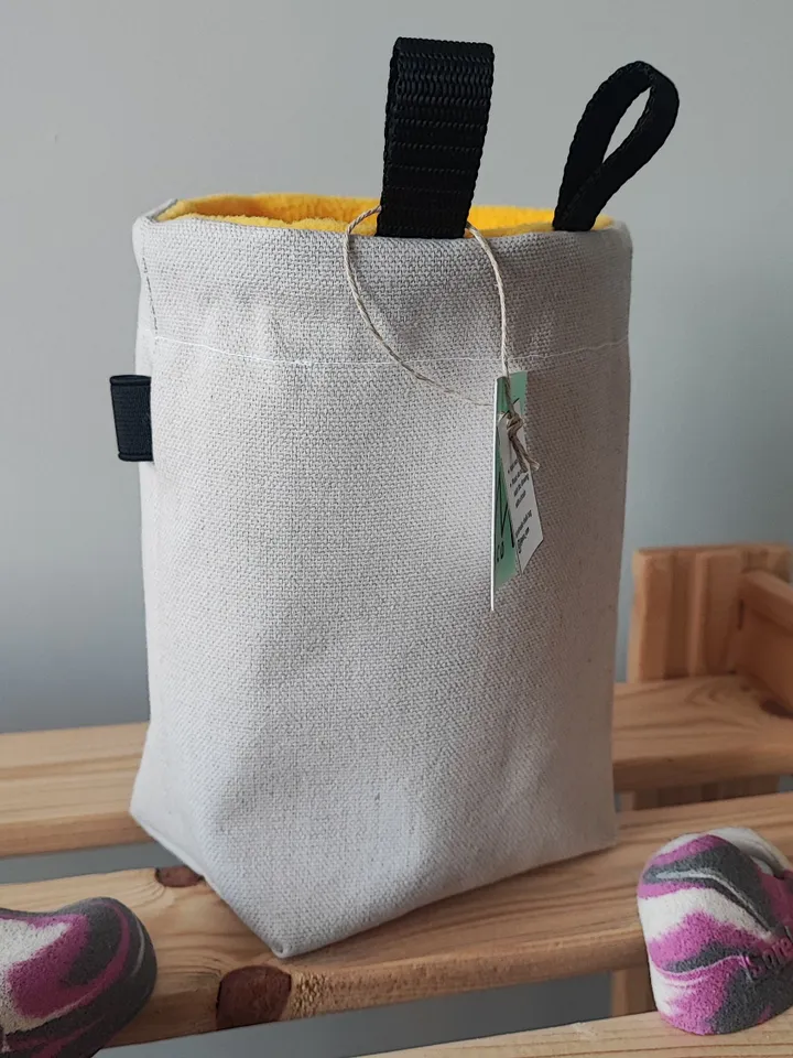 Chalk bag Crab style for rock climbing and bouldering