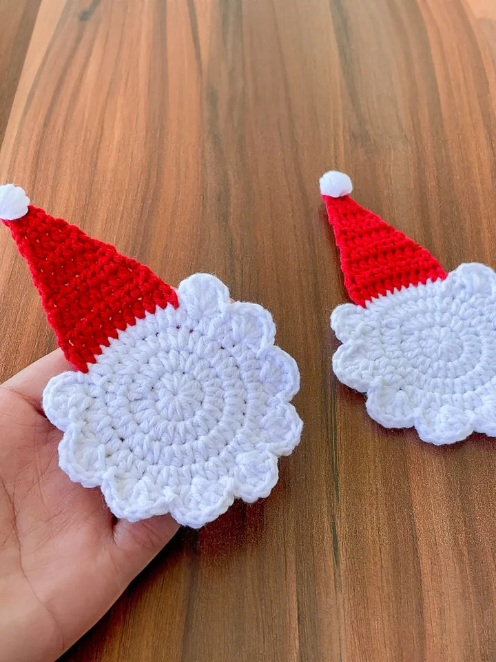 Crochet Santa Hat Coasters Pattern, Decorative Crochet Xmas Coasters for Holiday Home Decor, Ideal for Coffee Lovers