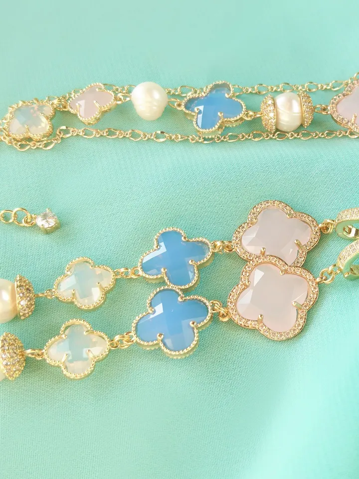 A set of jewelry of a grown-blue with gilding and natural pearls