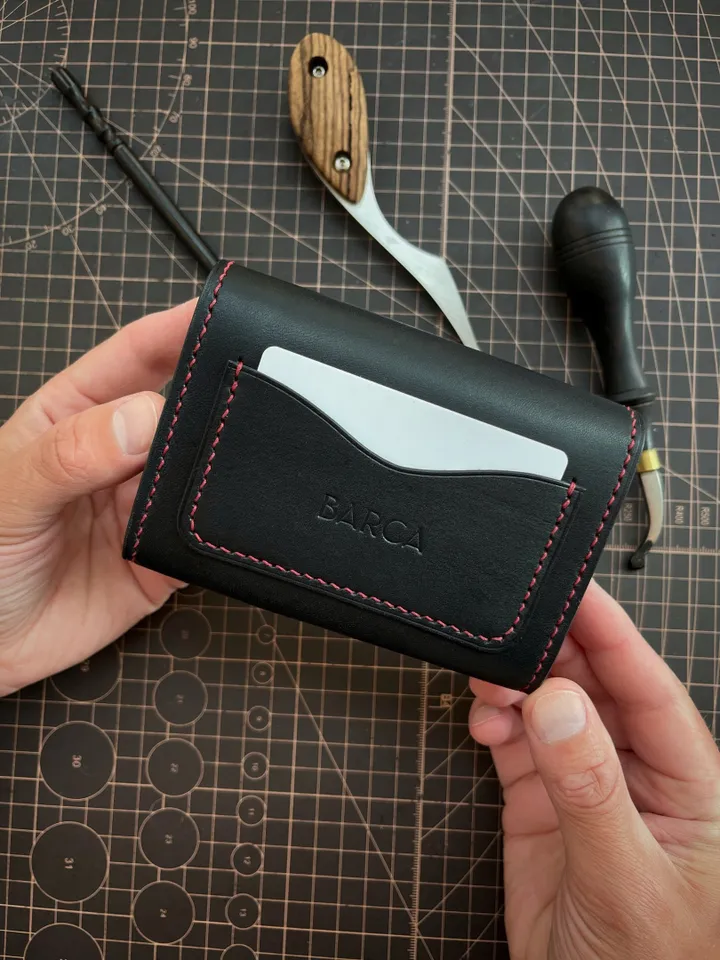 Pattern of a mini women's wallet - Pattern of a leather wallet - Download PDF & video TUTORIAL. Punch pitch 4 mm.