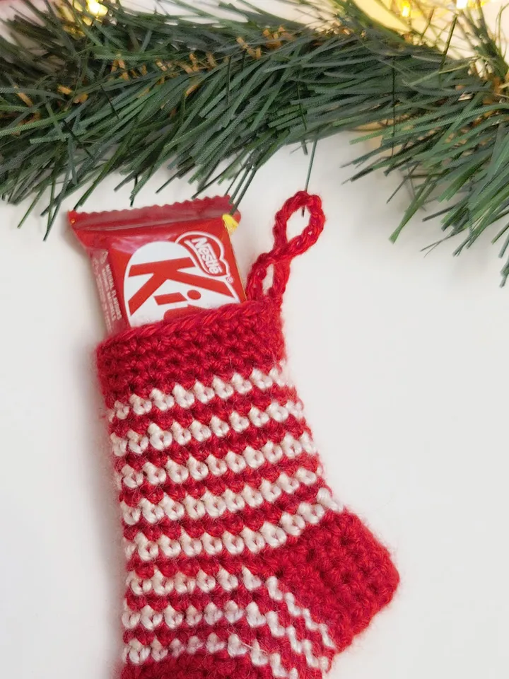 Adorable Mini Stockings Crochet Pattern for Christmas Tree and Advent Calendar