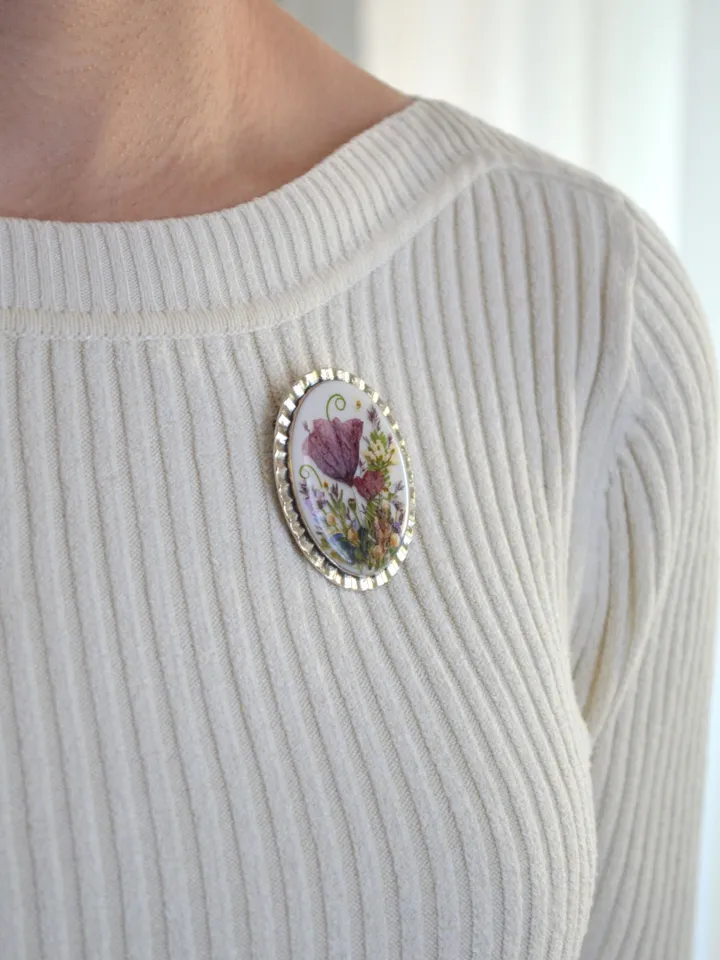 Real Poppy Flower Brooch. Brooch with wildflowers in resin. Summer Brooch.