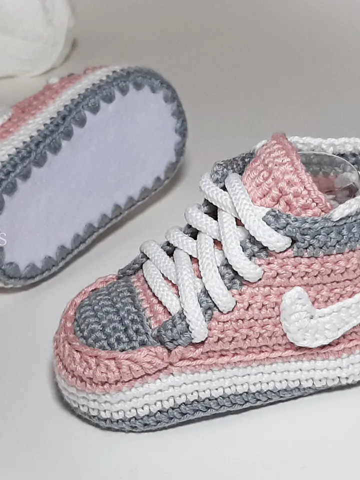 Baby girl booty, pink sneakers, crochet newborn shoes baby girl clothes, postpartum gift, newborn photo shoot, baby gift