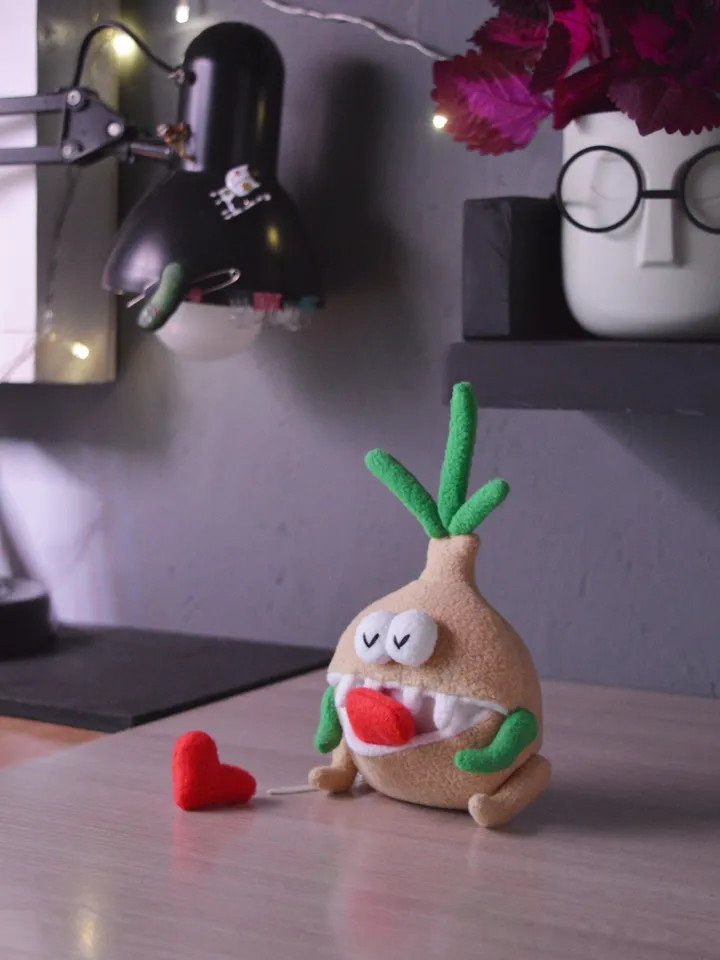 PDF Softie Pattern – Onion Plush Toy with Pocket Mouth