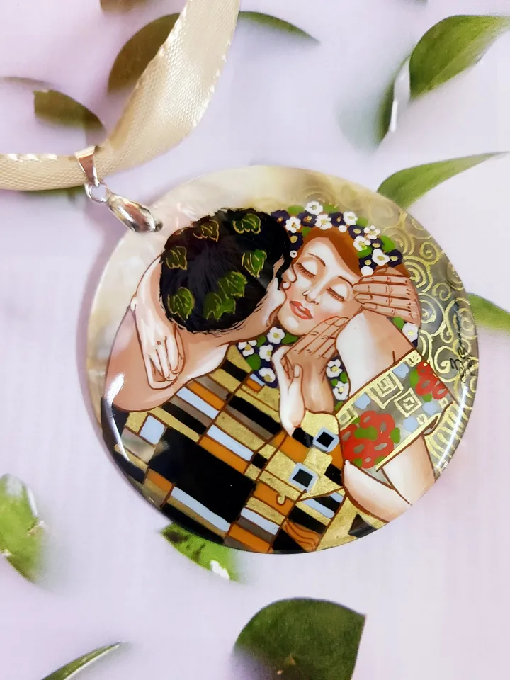 Pearl pendant necklace: The Kiss by Gustav Klimt painted on mother of pearl pendant • Aesthetic gift jewelry for passion couple in love