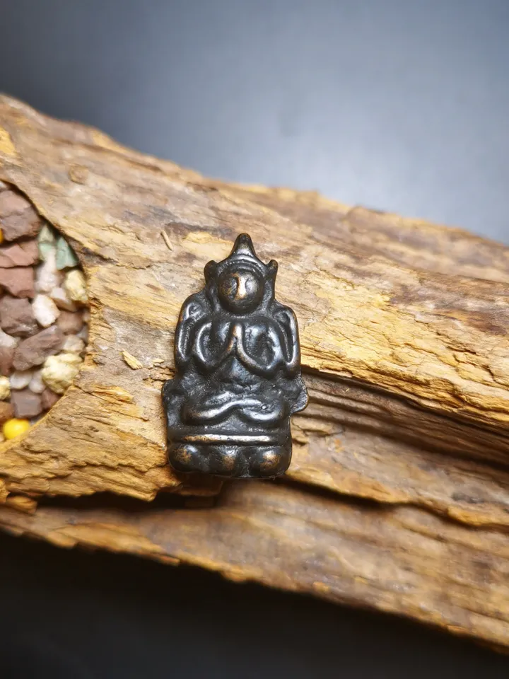 Gandhanra Antique Tibetan Thokcha Amulet Pendant,Chenrezig,Four Armed Padmapani, Made of Thokcha,Mini Size