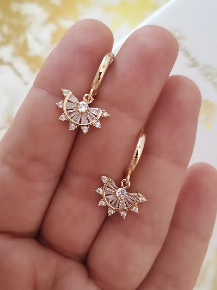 Art Deco Fan Earrings, Gold Minimalist Wedding Earrings, Swarovski Crystal Boho Bridal Earrings, Gatsby Earrings, Vintage Wedding Jewelry