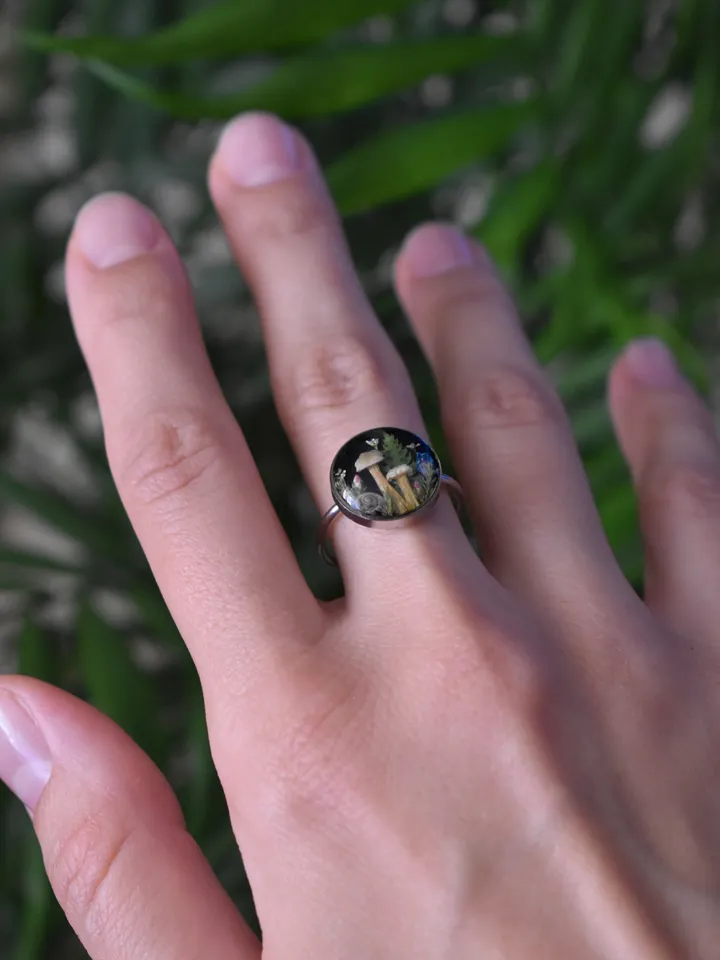 Real mushroom ring. Ring with a real mushroom in resin. Adjustable Mushroom glade ring.