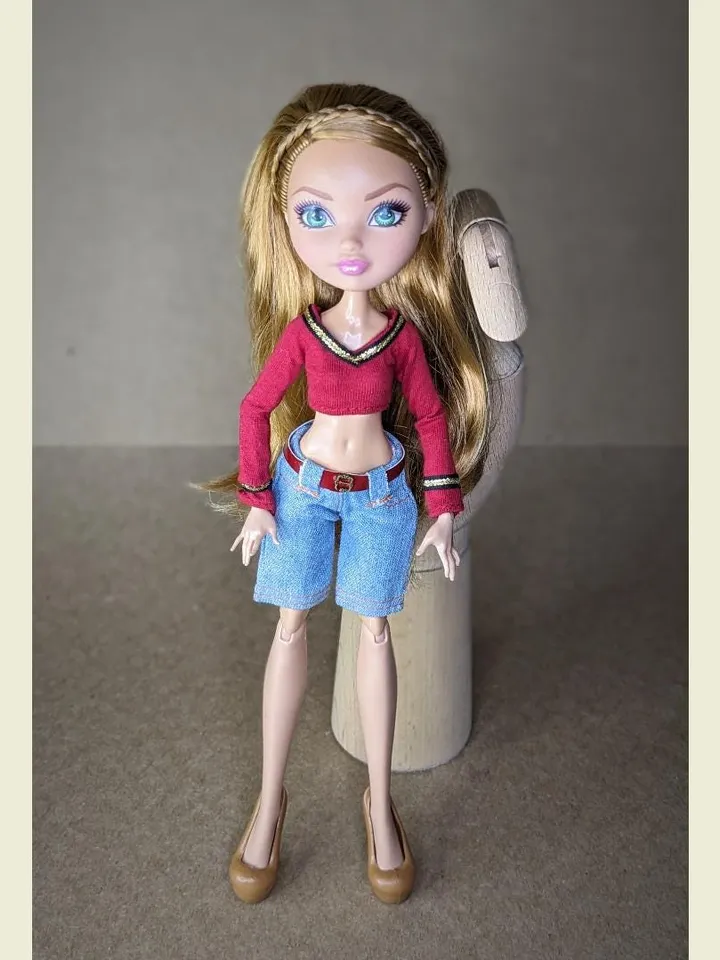 T-shirts or shorts for 10.5-inch female dolls (MH, EAH)