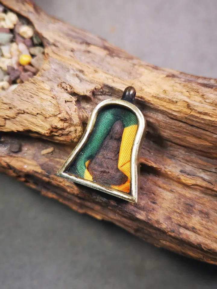 Gandhanra Antique Handmade Gau Ghau Shrine, Je Tsongkhapa,Losang Drakpa,Je Rinpoche,Mini Tibetan Buddhist Altar Amulet Pendant
