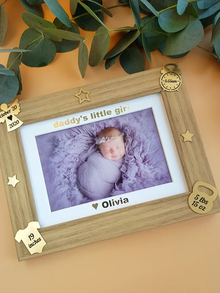 Figures with the baby's data. The child's DOB. Personalized figurines.