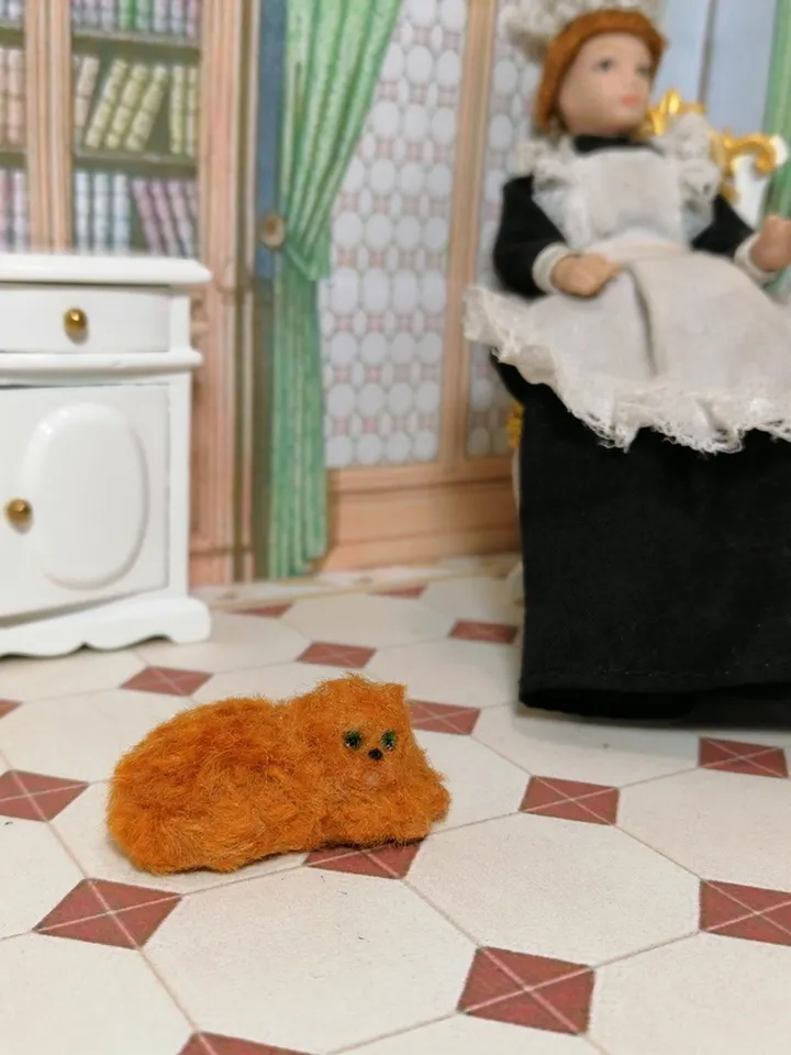 Dollhouse cat.1:12 scale.
