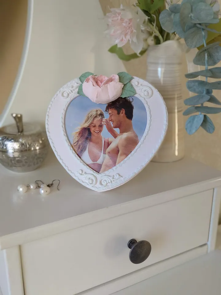 Heart-shaped photo frame in pink color with rose Small pink photo frame Picture frame Love photo frame Shabby chic Picture frame Valentine's Day gift Mothers day gift Birthday gift