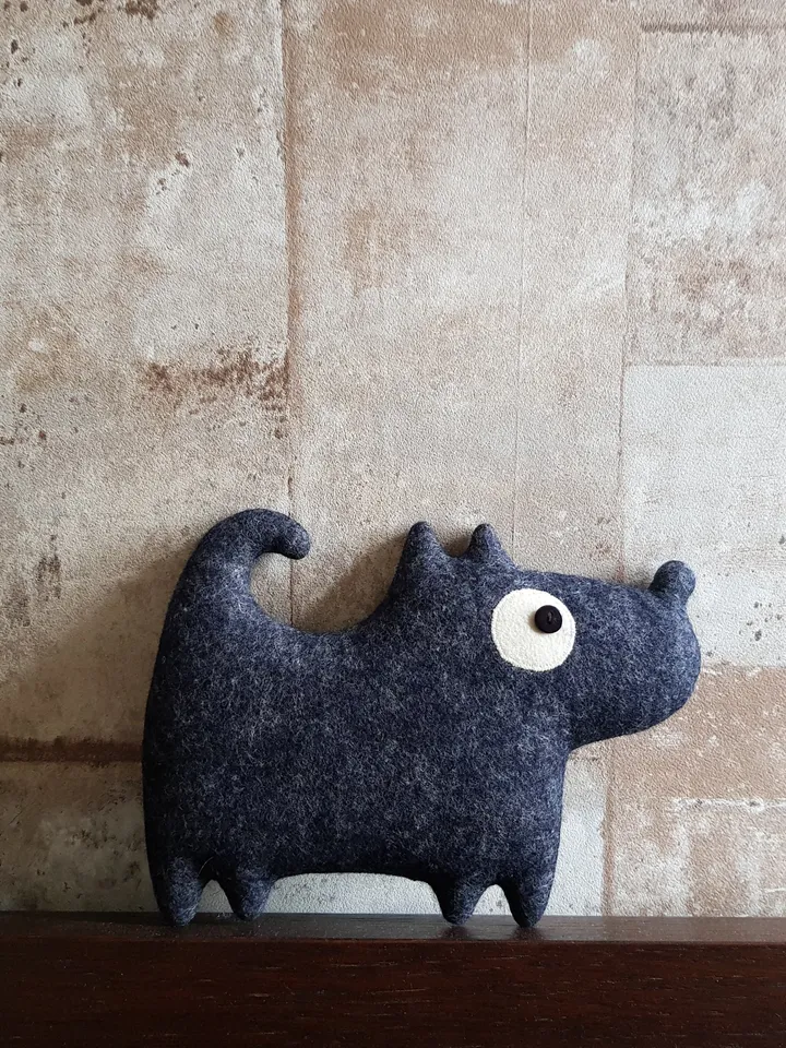 Felt Dog sewing pattern PDF, digital tutorial in english, felt doll sewing diy