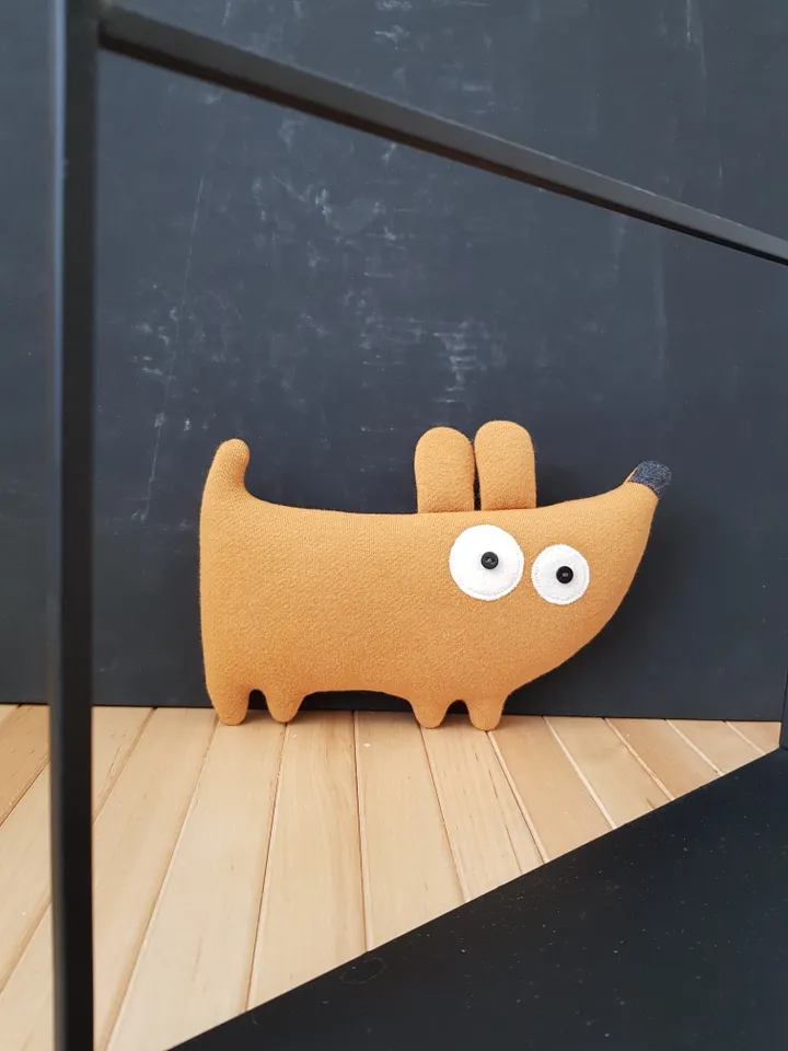 Yellow Dog Sewing pattern PDF, digital tutorial in english, stuffed animal diy