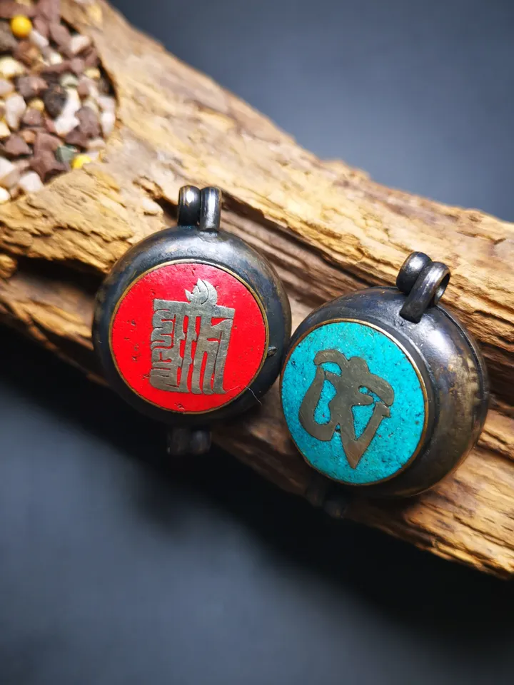 Gandhanra Antique Handmade Gau Ghau Shrine, Mini Tibetan Buddhist Altar Amulet Pendant,OM and Kalachakra Symbol