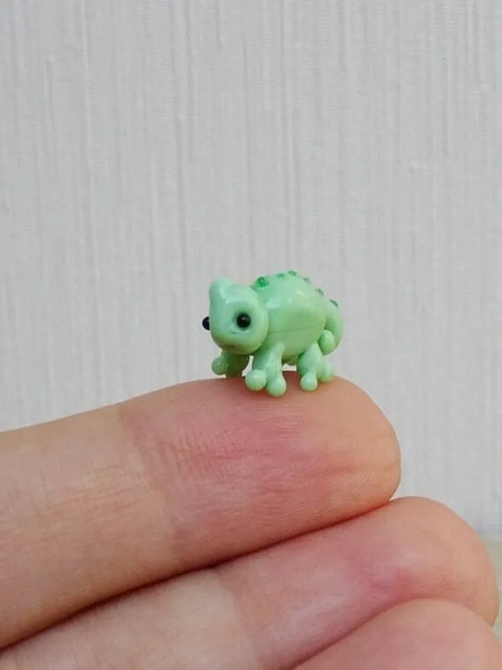GLASS FIGURINES Chameleon figurine MIniature Chameleon ornament Glass Chameleon scuplture Chameleon gift Reptile figurine Terrarium Aquarium