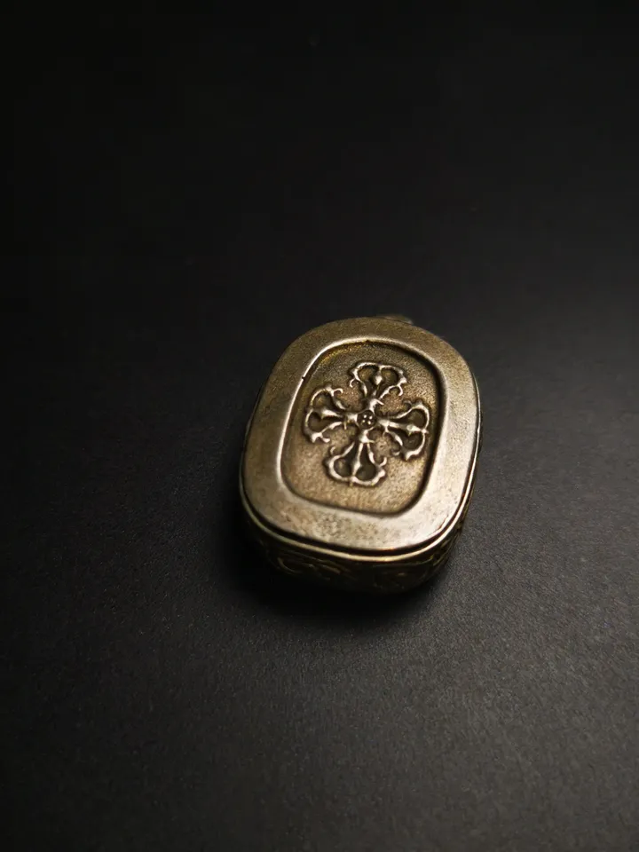 Gandhanra Antique Handmade Tsongkhapa Gau Ghau Shrine, Mini Tibetan Buddhist Altar Amulet Pendant,Made of White Copper