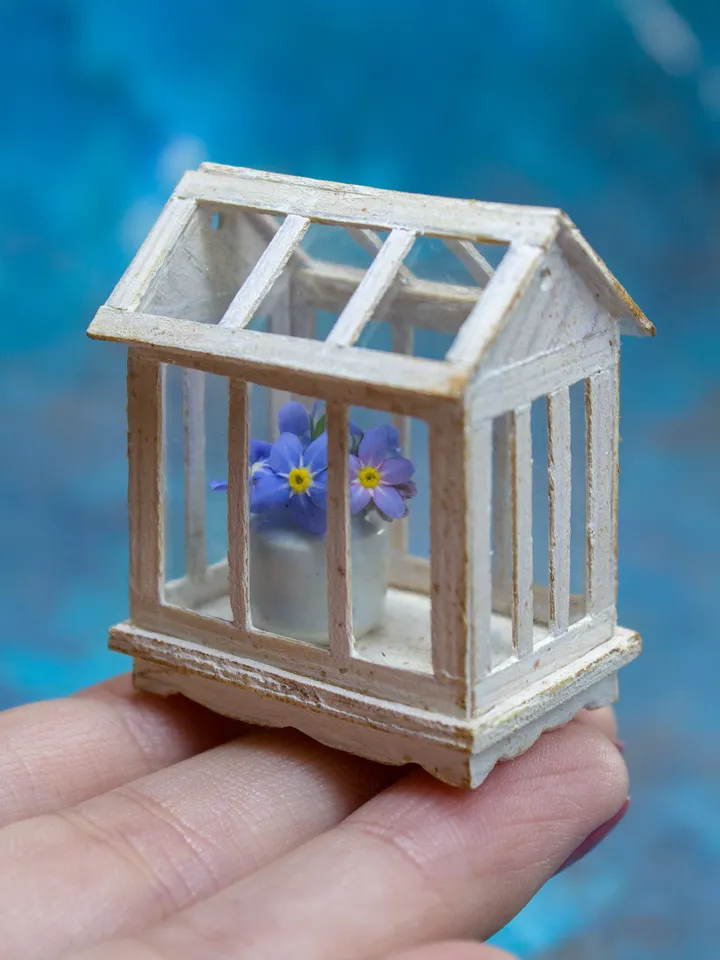 TEMPLATE Miniature greenhouse in 1:12 scale.