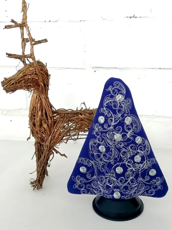 Machine embroidery design “textile christmas tree”.