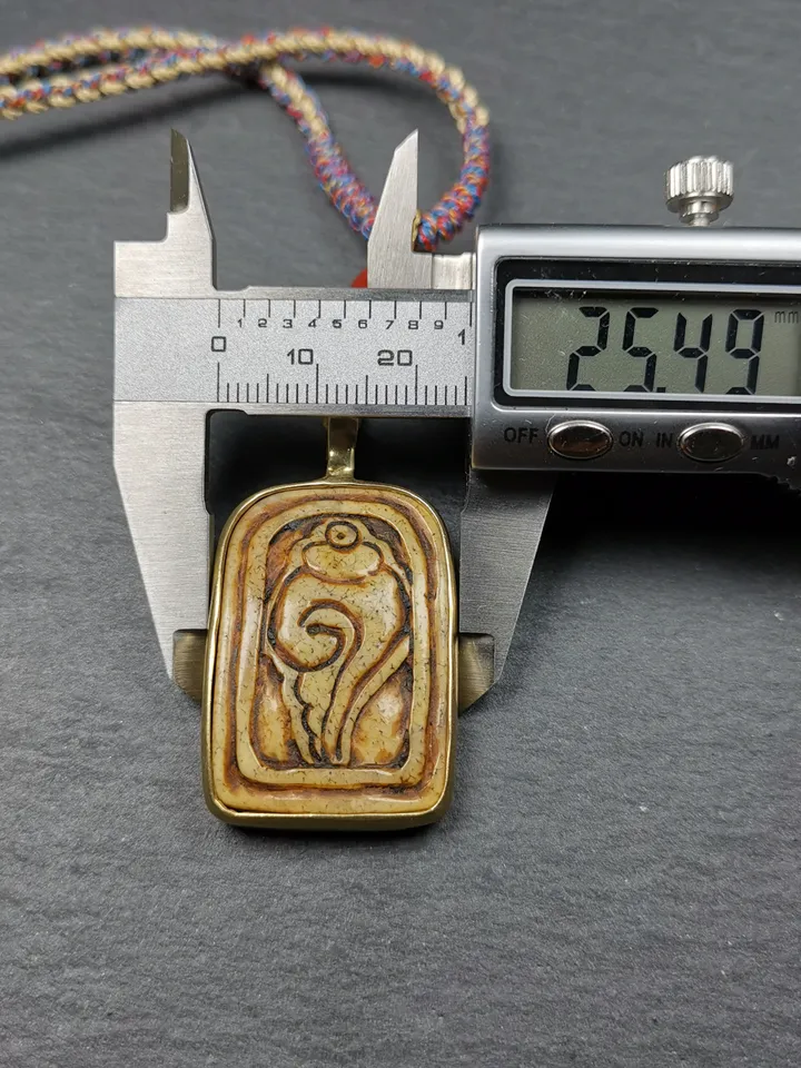 Gandhanra Old Tibetan Buddhism Kapala Amulet,Conch Shell Shankha Pendant ,46mm × 25mm