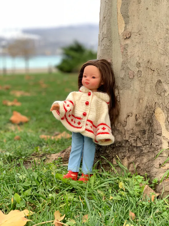 Poncho for Paola Reina KNIT PATTERN and tutorial Poncho for Boneka 12-13 inch doll, Ruby Red Siblies, Les Cheries 32 cm PDF eng