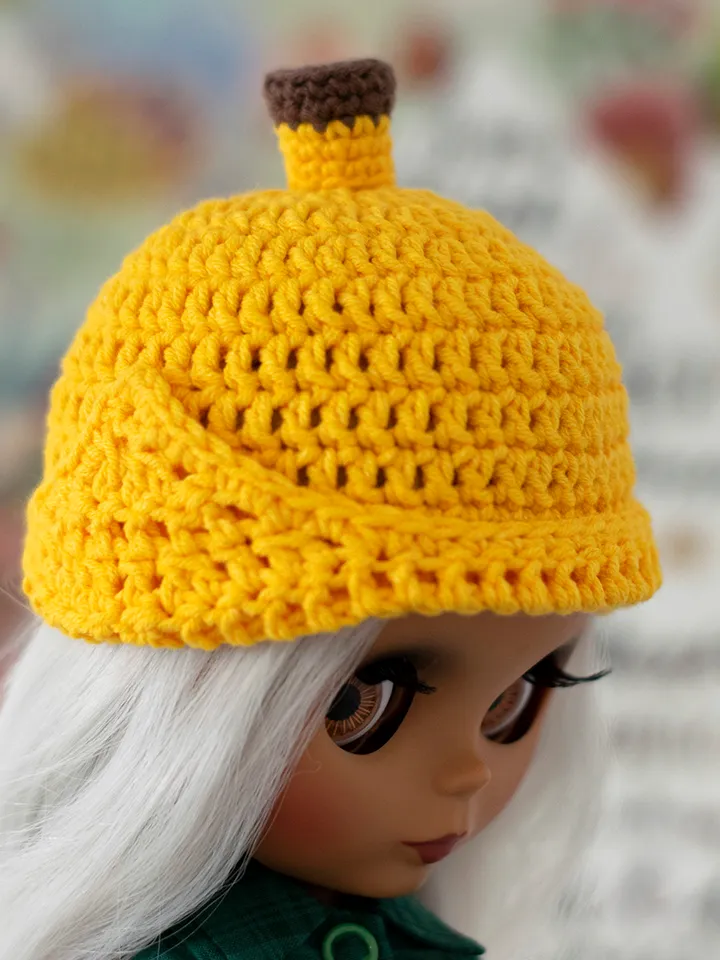 Banana hat for Blythe doll, Pullip doll, Icy doll for Halloween, fruit crochet hat for dolls