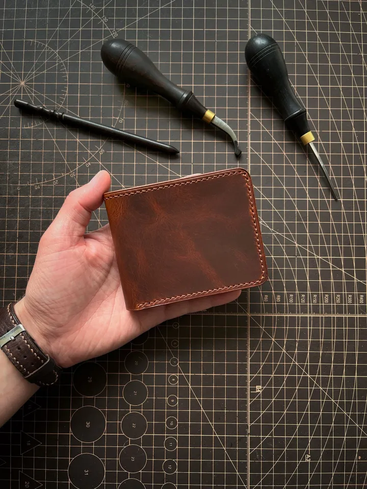 PDF Pattern Classic Bifold Wallet - Download PDF & video TUTORIAL. Punch pitch 4 mm.