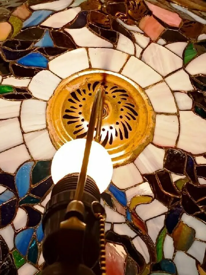 Tiffany Lamp with Irises, Stained Glass Iris Lamp, Handmade Tiffany-Style Lamp, Art Glass Lamp with Irises, Floral Stained Glass Table Lamp, Custom Tiffany-Inspired Iris Lamp