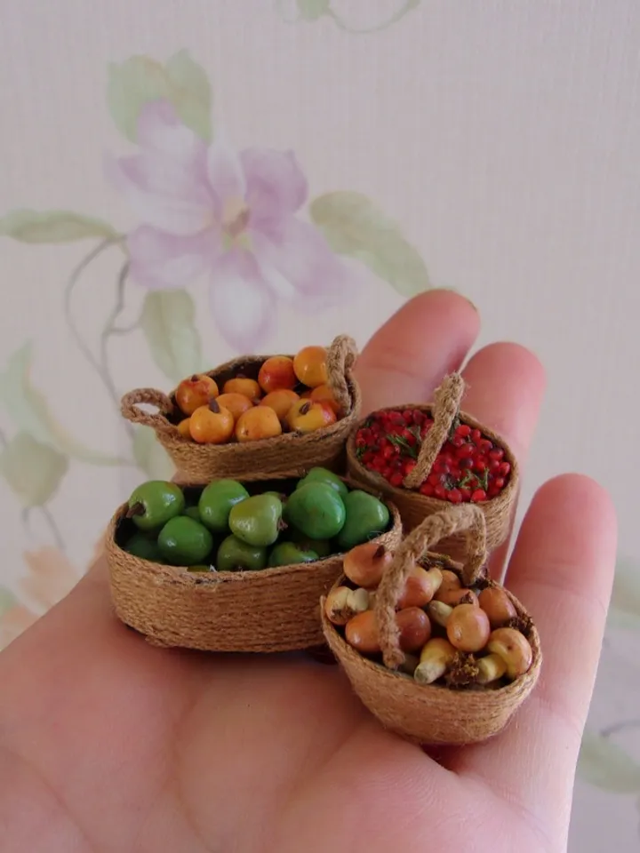 Miniature baskets with vegetables and fruits.1:12 scale.Dollhouse miniature. Realistic baskets.Handmade.