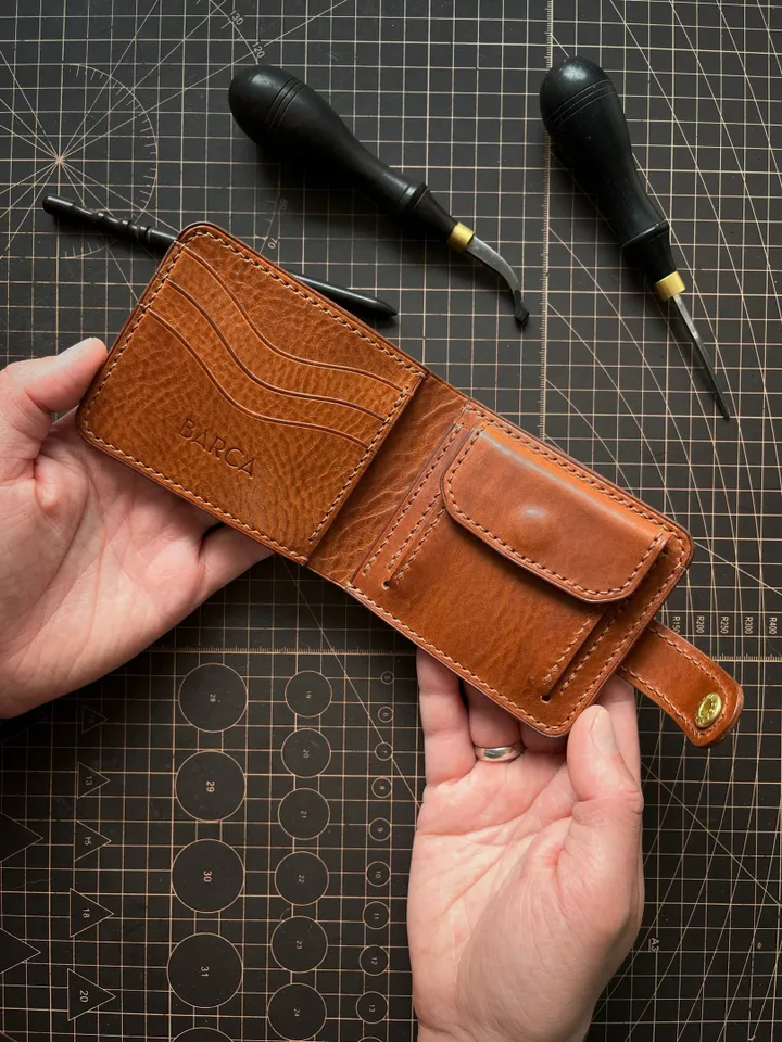 PDF Pattern Classic Bifold Wallet - Download PDF & video TUTORIAL. Punch pitch 4 mm.
