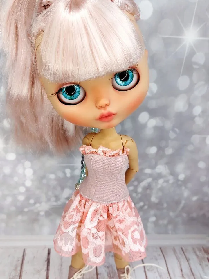 Lovely Blythe doll with delicate pink hair.